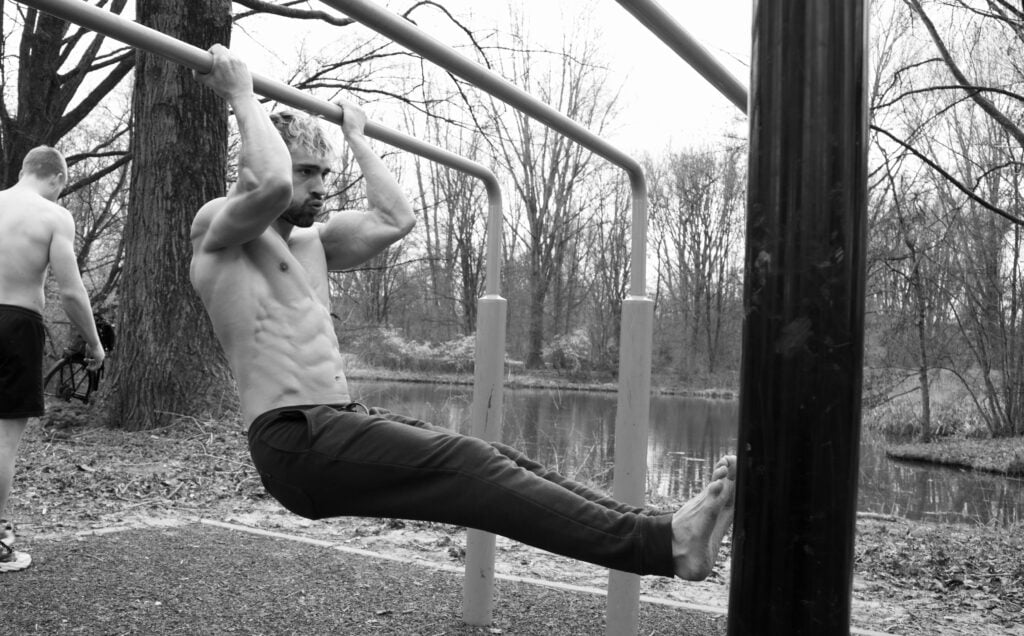 L-sit chin up Calisthenics - Heavyweightcali